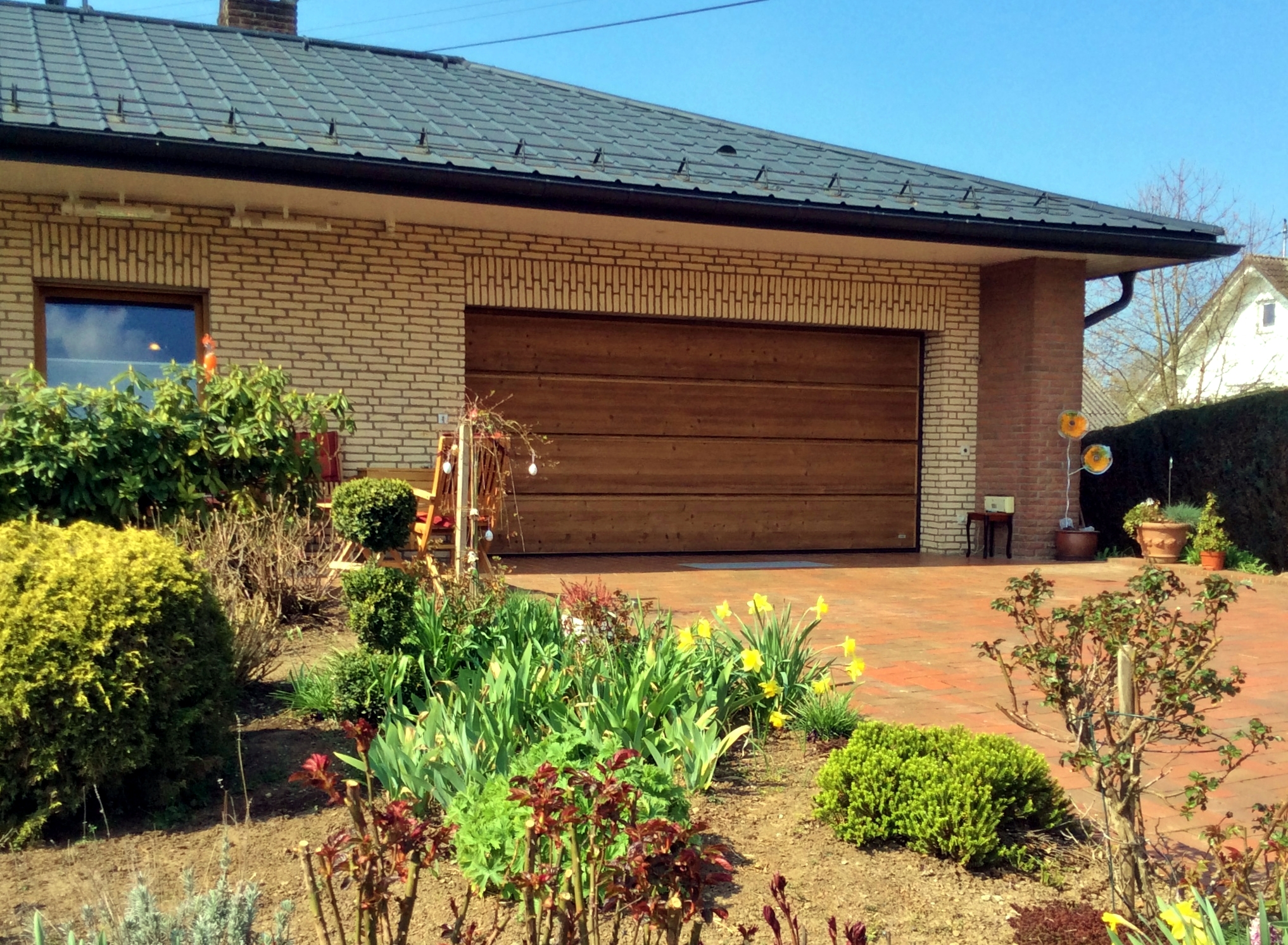 Sektionaltor aus Thermofichte / Antikholz-Optik - ALLEMANN® GmbH Holz